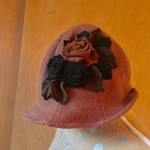 🌹3/$25🌹Cute brown Fleece Hat with Flowers